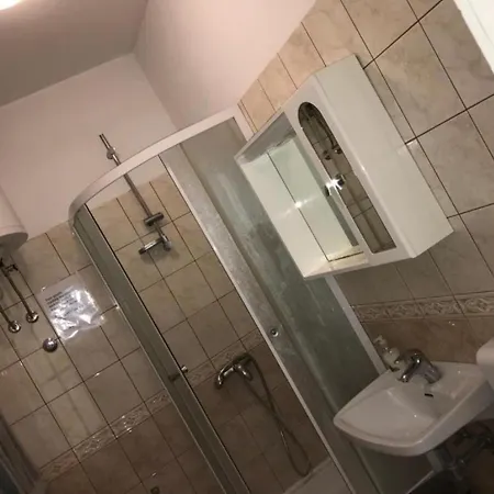 2 - Double With Shared Bathroom 1 - 3 *