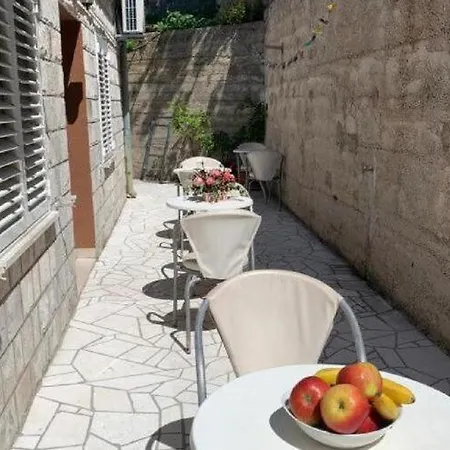 2 - Double With Shared Bathroom 1 - 3 Apartment