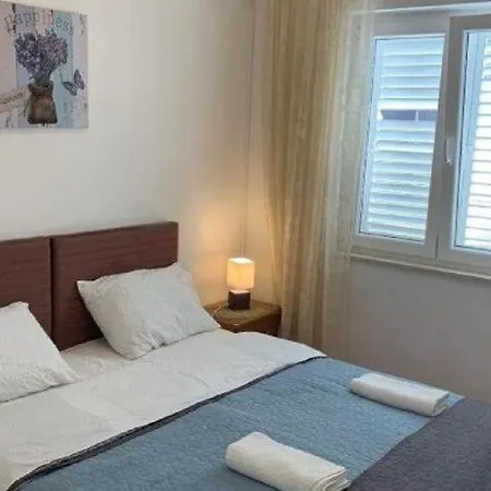Διαμέρισμα 2 - Double With Shared Bathroom 1 - 3 *
