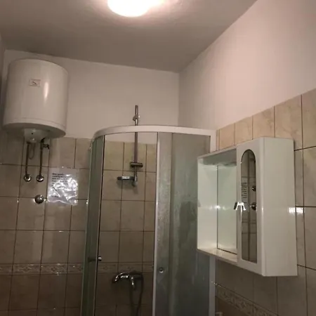 2 - Double With Shared Bathroom 1 - 3 *